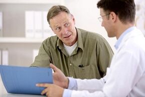 consultație cu un specialist pentru ciuperca unghiilor de la picioare